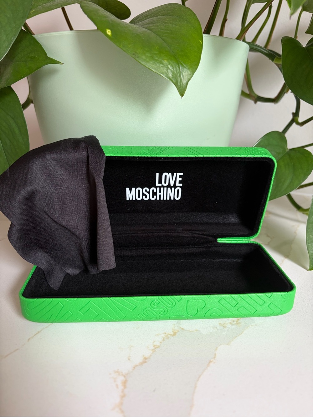 🍎 MOSCHINO Sunnies! - Picture 4 of 6